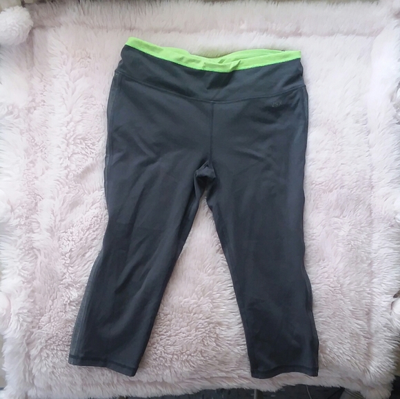 Victoria's Secret Pants - Victoria's Secret Sexy Sport Knockout Crop Leggins